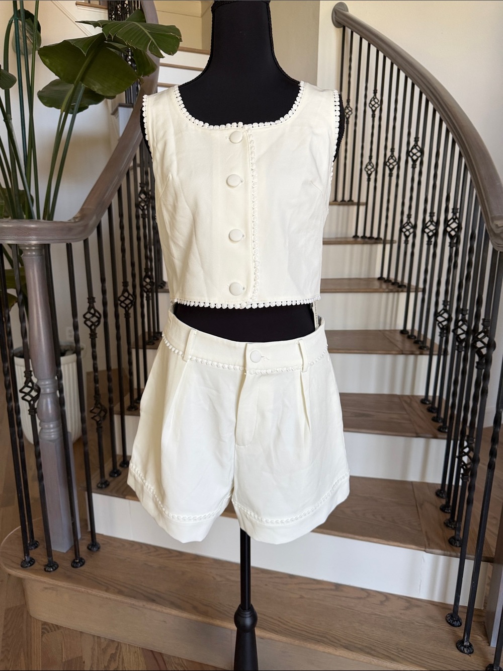 NWT Commense Women’s Cream Button Shorts Set (M)